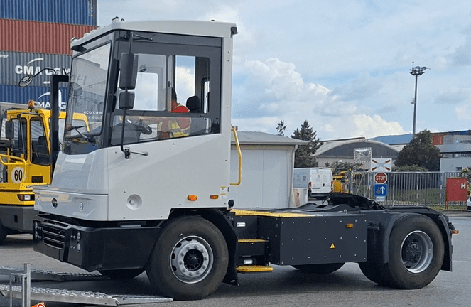 Električni terminalski vlačilec